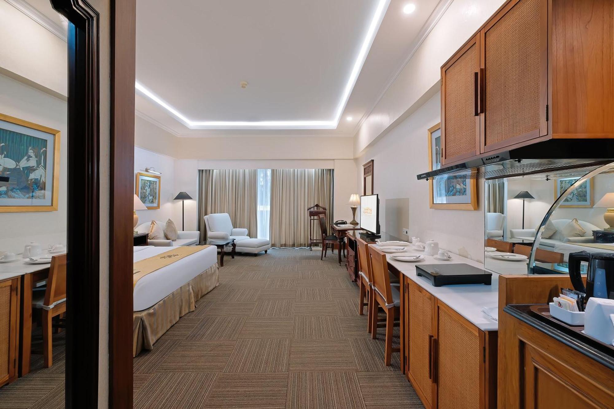 Sunlake Hotel